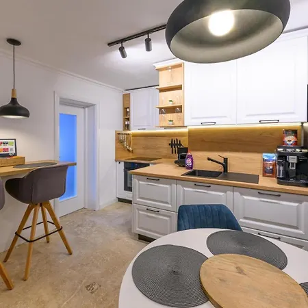 Five Stars Apartment