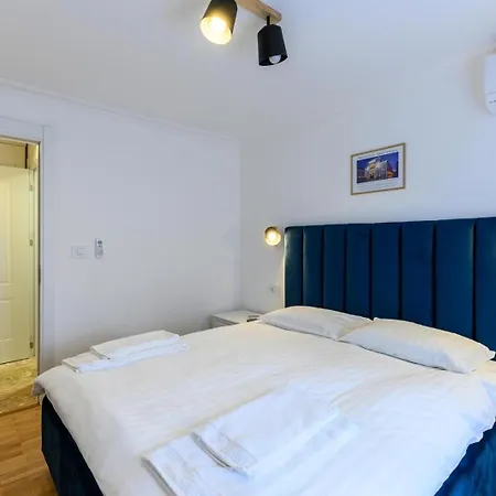 Five Stars Apartment