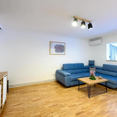 Five Stars Apartment