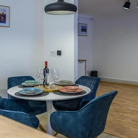 Five Stars Apartment